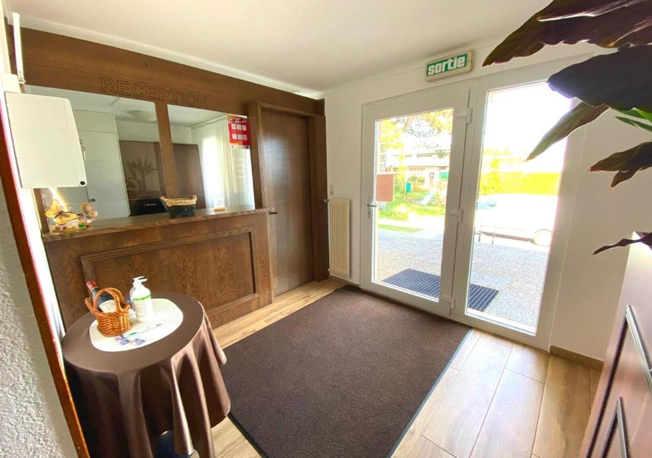 Motel Des Fleurs Servion Bagian luar foto