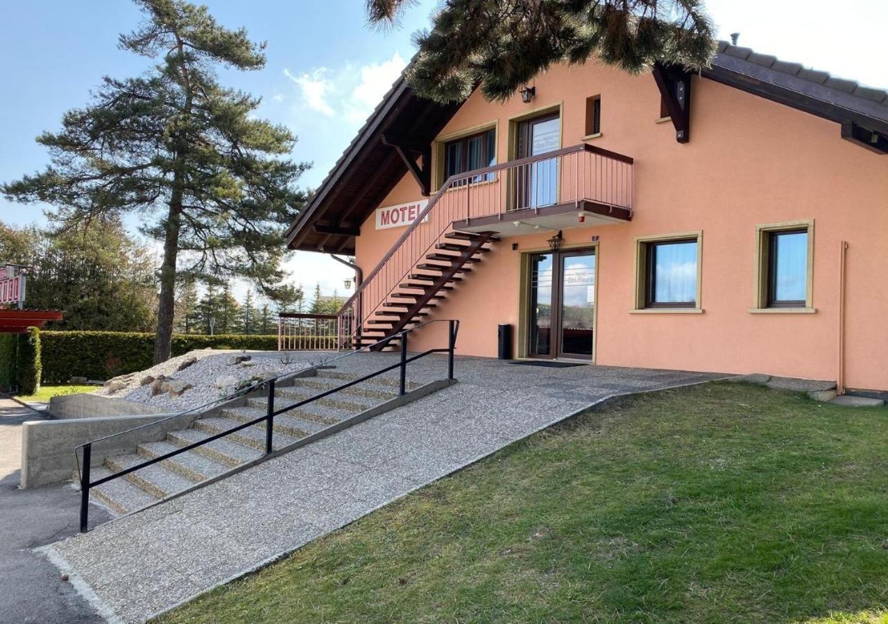 Motel Des Fleurs Servion Bagian luar foto
