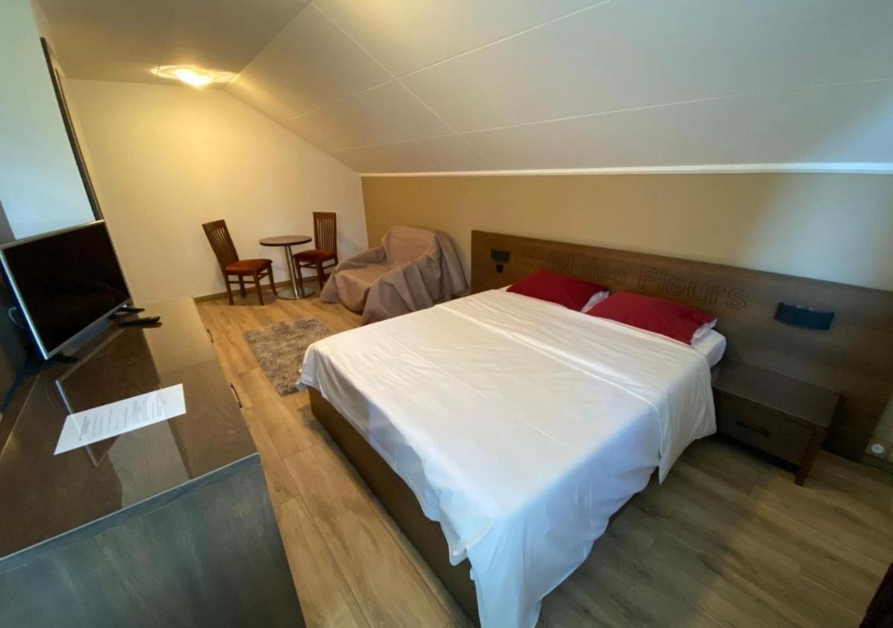 Motel Des Fleurs Servion Bagian luar foto