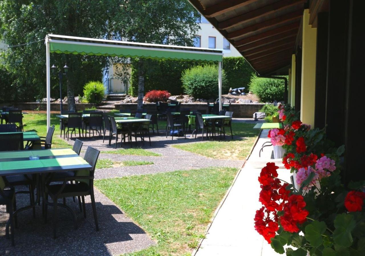 Motel Des Fleurs Servion Bagian luar foto