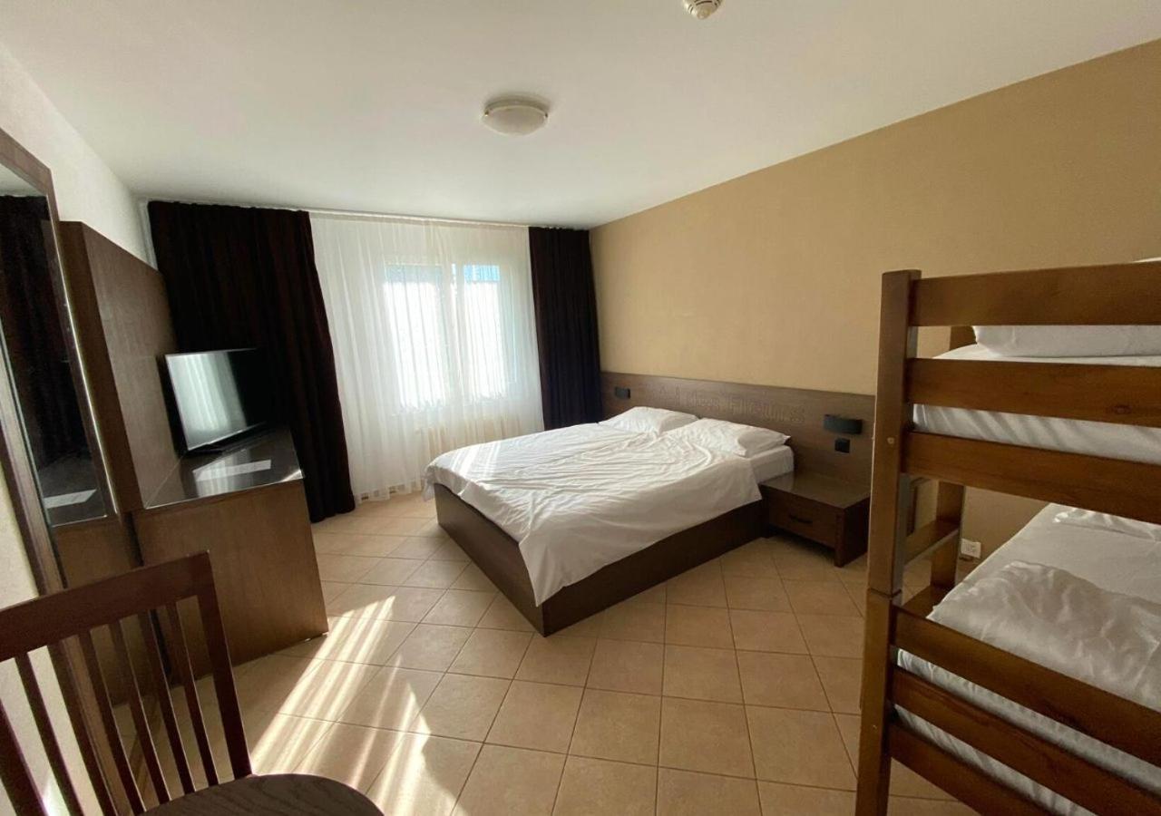 Motel Des Fleurs Servion Bagian luar foto