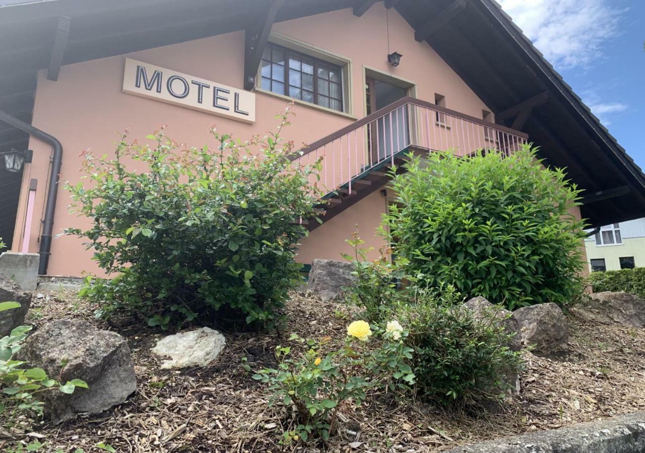 Motel Des Fleurs Servion Bagian luar foto